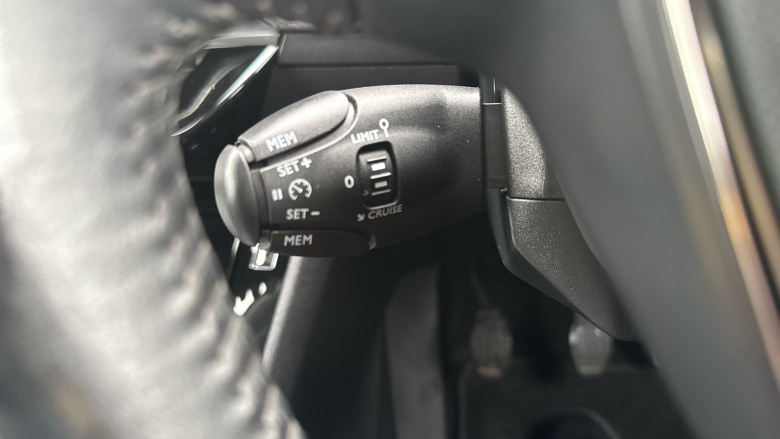 Peugeot 2008 1.2 PureTech Allure Premium 5dr Petrol Estate